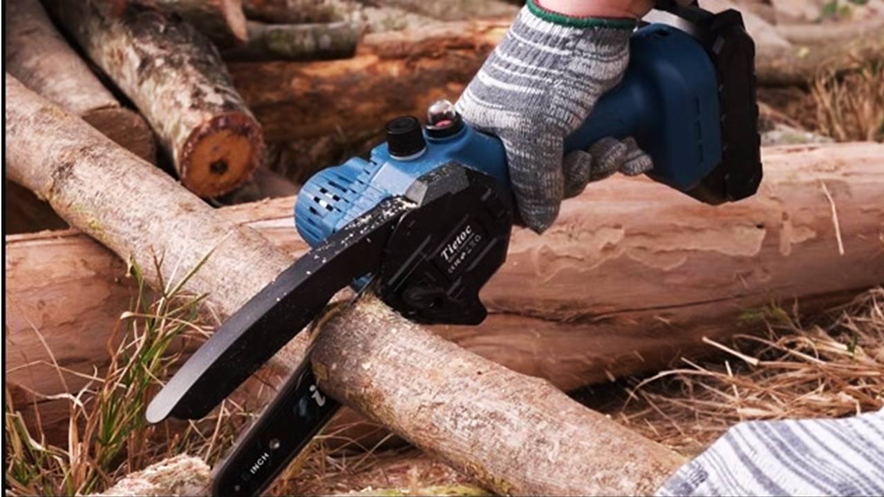 You are currently viewing The 5 Best Gas Chainsaw in 2024: Best Gas Chainsaws for Tough Jobs (Buying guide)